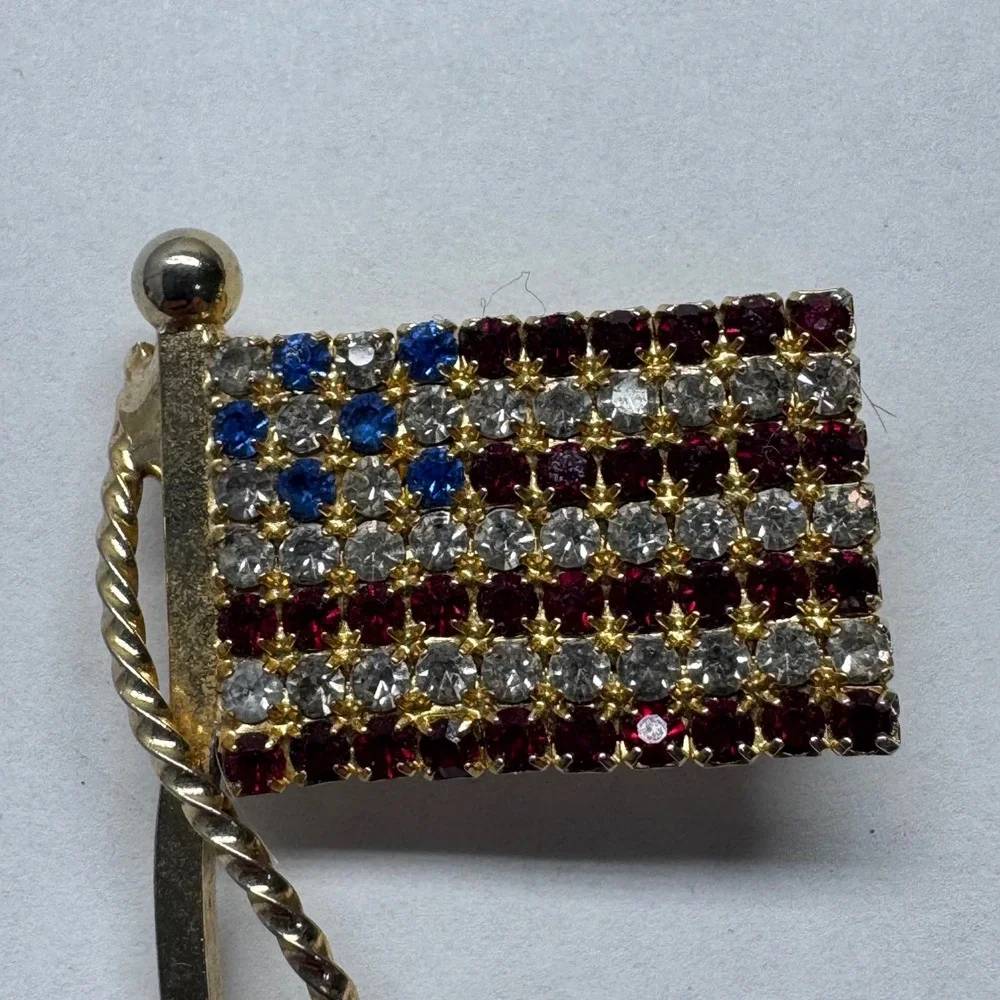 Vintage Rhinestone American‎ Flag Brooch Gold Tone Patriotic USA Pin